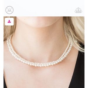 Selling amazing five dollar paparazzi jewelry